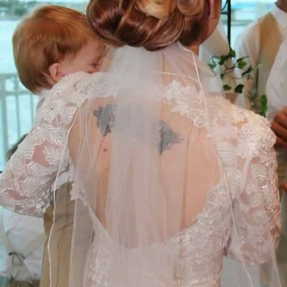 Beaded Lace Plunge Neckline wedding dress - Picture 5 of 6